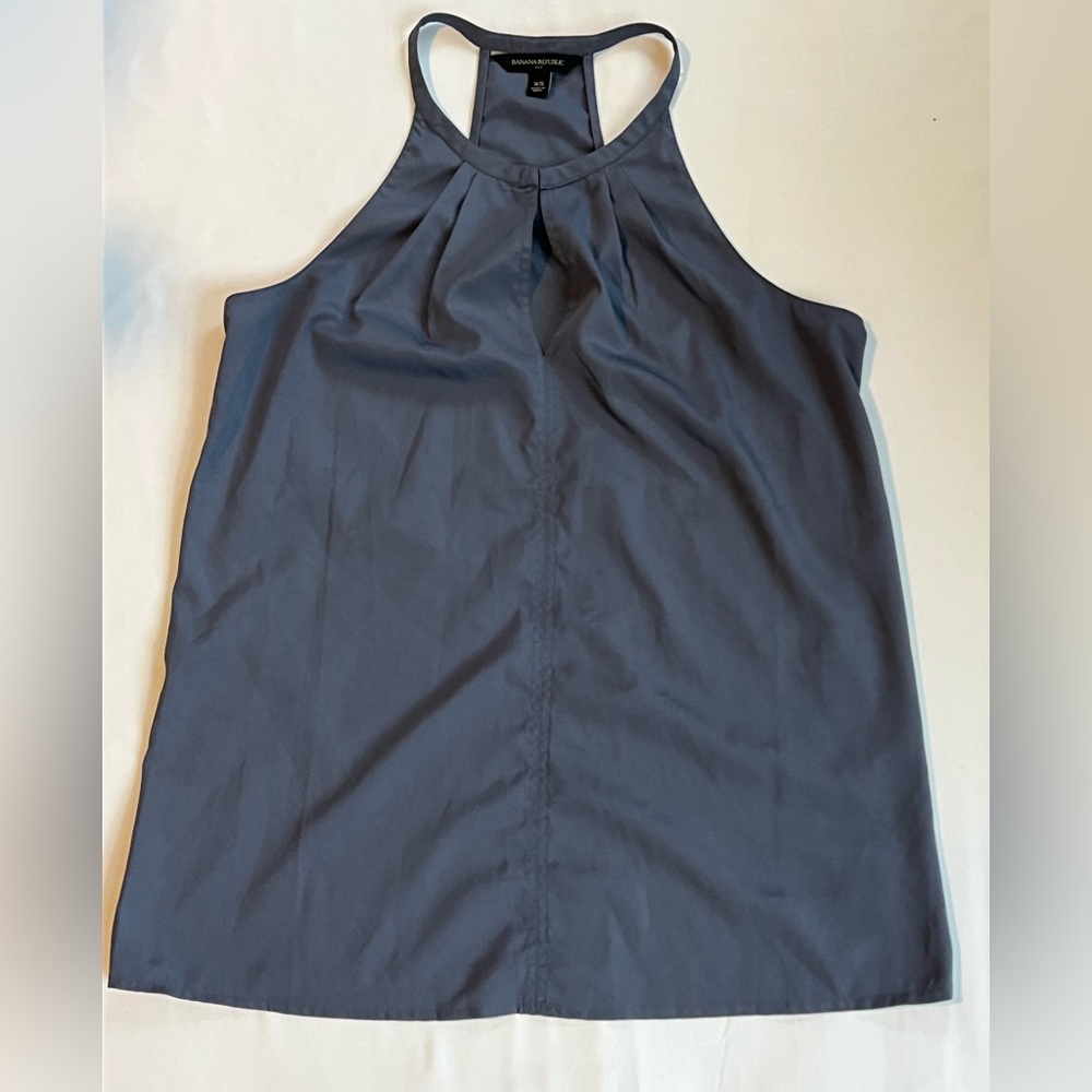 Keyhole sleeveless halter